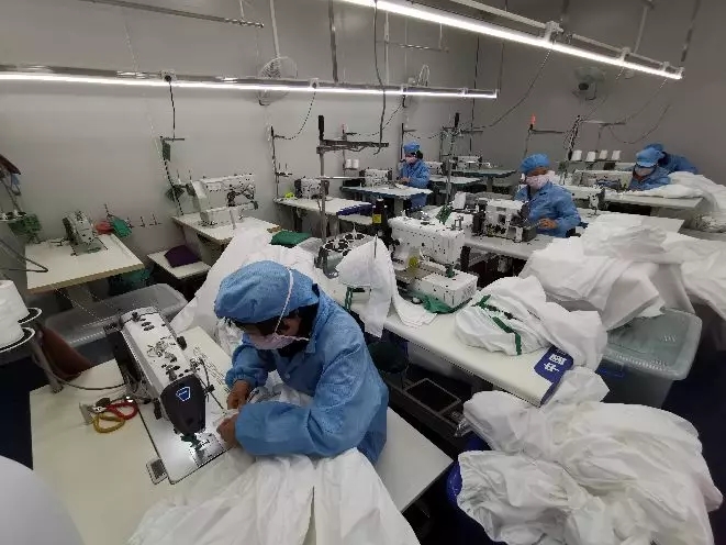 九州酷游原料缺工人缺记者探访广西唯一能生产防护服的企业(图5)